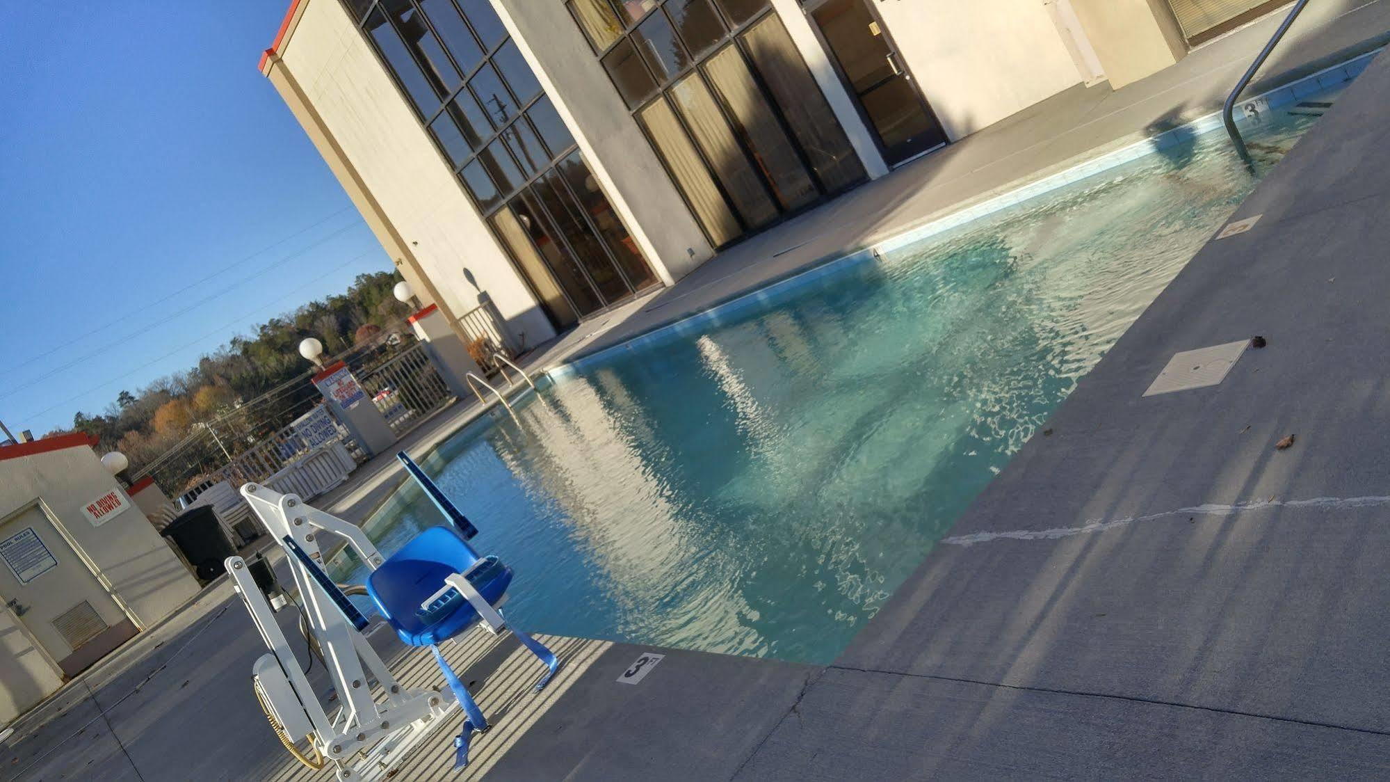 Econo Lodge Newport Exterior photo